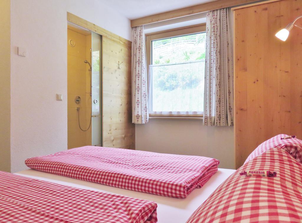 Gaestehaus Zedlacherhof Matrei in Osttirol Ruang foto