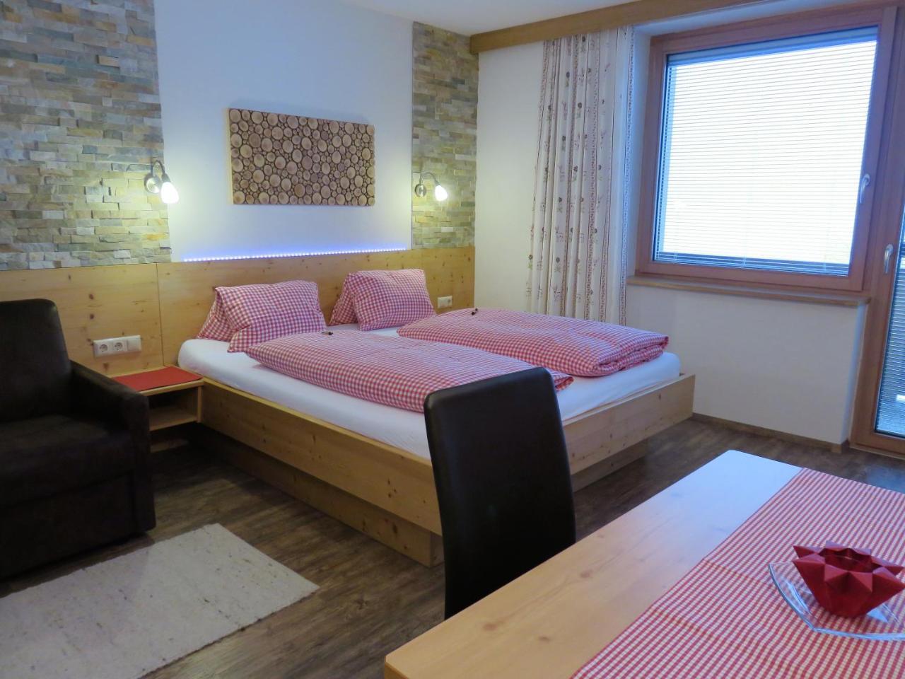 Gaestehaus Zedlacherhof Matrei in Osttirol Bagian luar foto